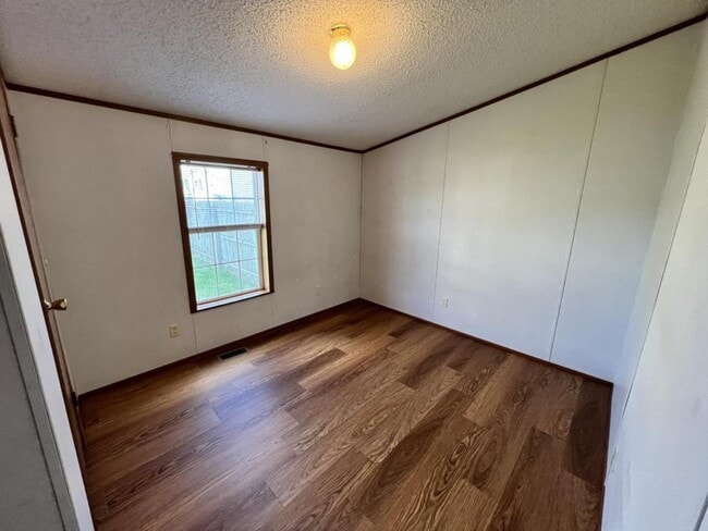 Building Photo - 4677 W Ridge Dr