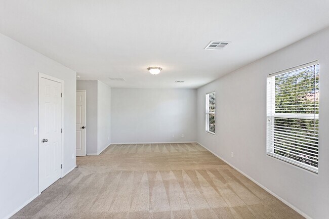 Building Photo - 3 Bath Southwest Cul de Sac Home