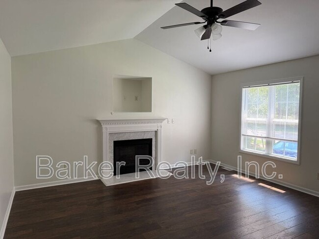 Building Photo - 704 Southampton Dr