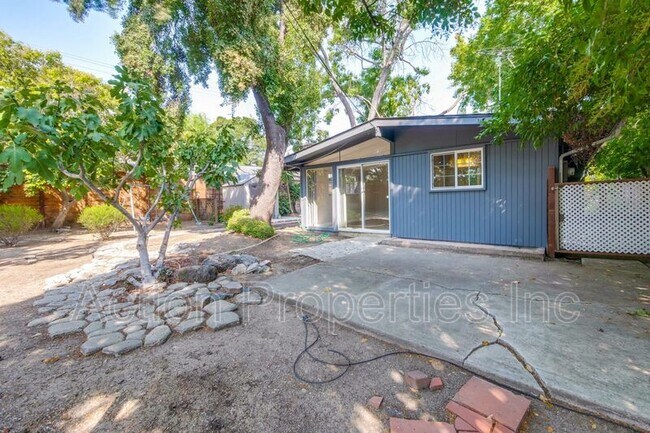 Building Photo - 18850 Newsom Ave