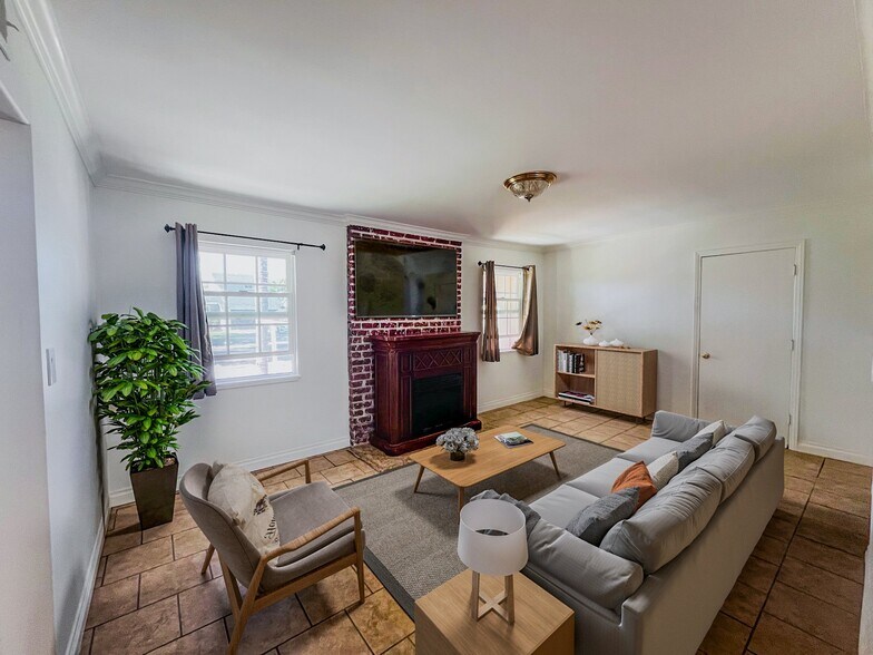 Building Photo - 1420 Central Ave