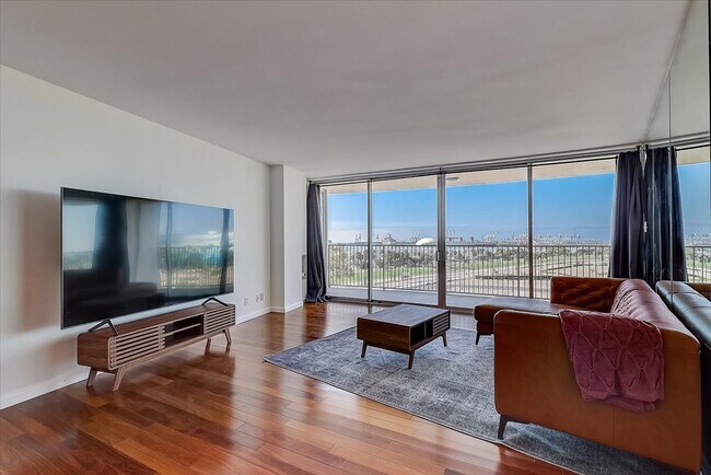 Primary Photo - 700 E Ocean Blvd