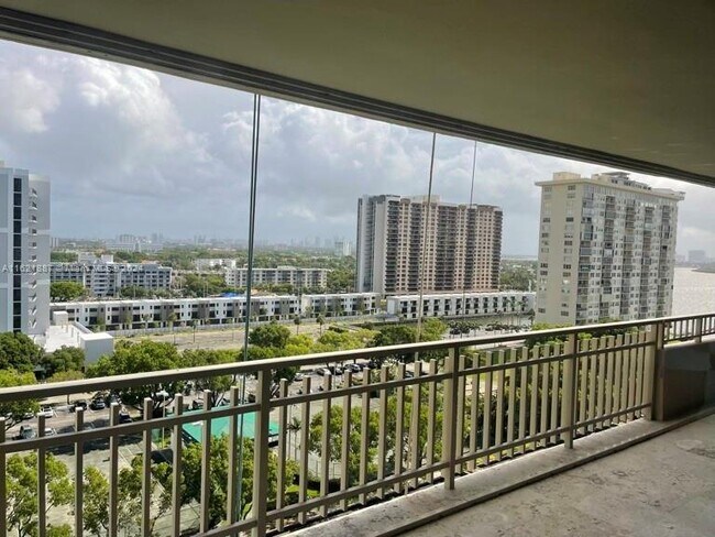 Building Photo - 11113 Biscayne Blvd