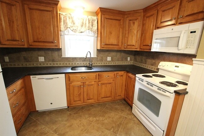 Building Photo - 75 Wachusett St