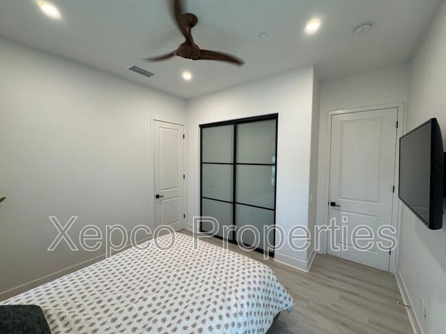 Building Photo - 74635 Tesla Dr