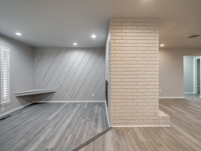Building Photo - 12136 Thorn Ridge Rd