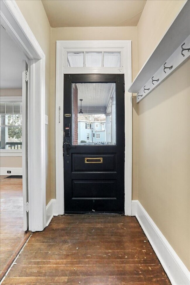 Building Photo - 1052 Edgar Ave