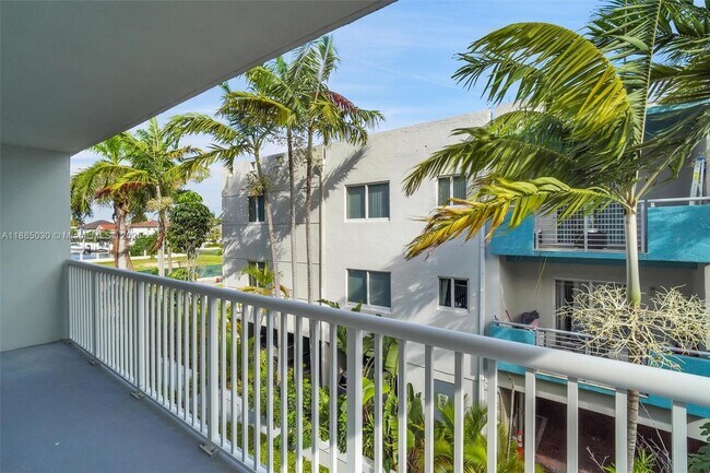 Building Photo - 3527 NE 168th St