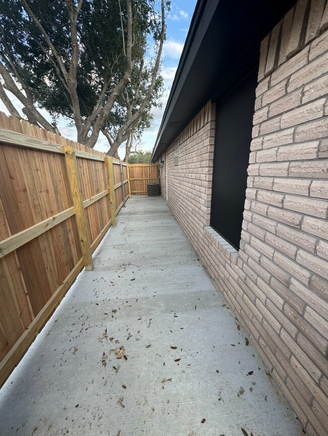 Building Photo - 1710 Tampa St