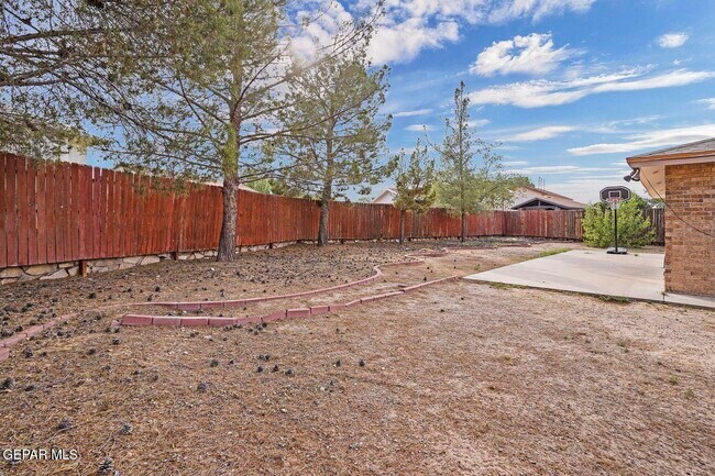 Building Photo - 1821 Ed White Way