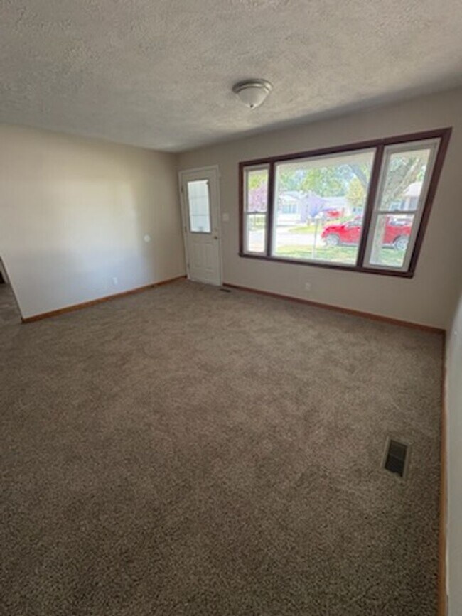 Building Photo - 827 N Alvord Blvd