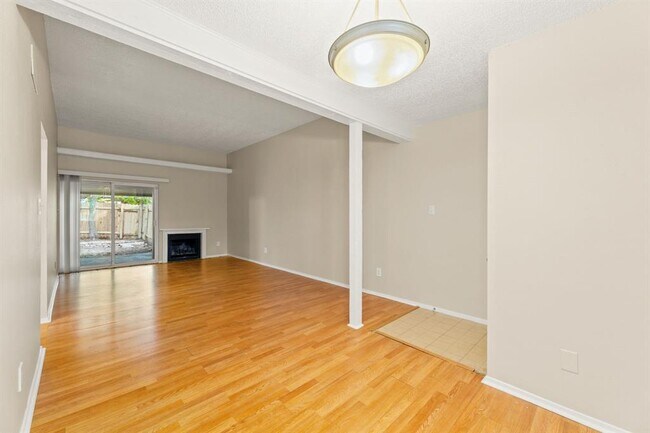 Building Photo - 6901 Woodhue Dr