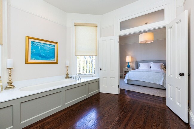 Building Photo - HUGE 5+BR/4.5BA Four Story Presidio Hts./ Laurel Village Home! Garage! Flat Yard!  PROGRESSIVE