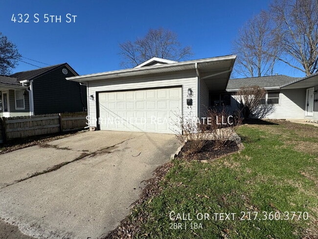 Building Photo - 432 S 5th St