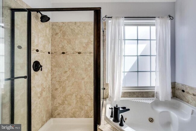 Building Photo - 25242 Dunvegan Square