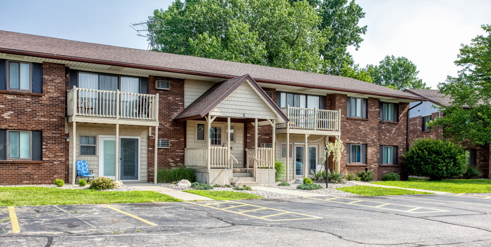 Cottonwood Forest Apartments - Jenison, MI | Apartment Finder