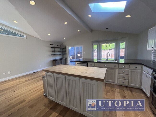 Building Photo - Bright Sunny 3-Bedroom House in Rio Del Mar