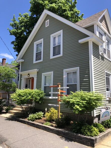 Quiet residential street, 2nd floor - 56 Rumford St