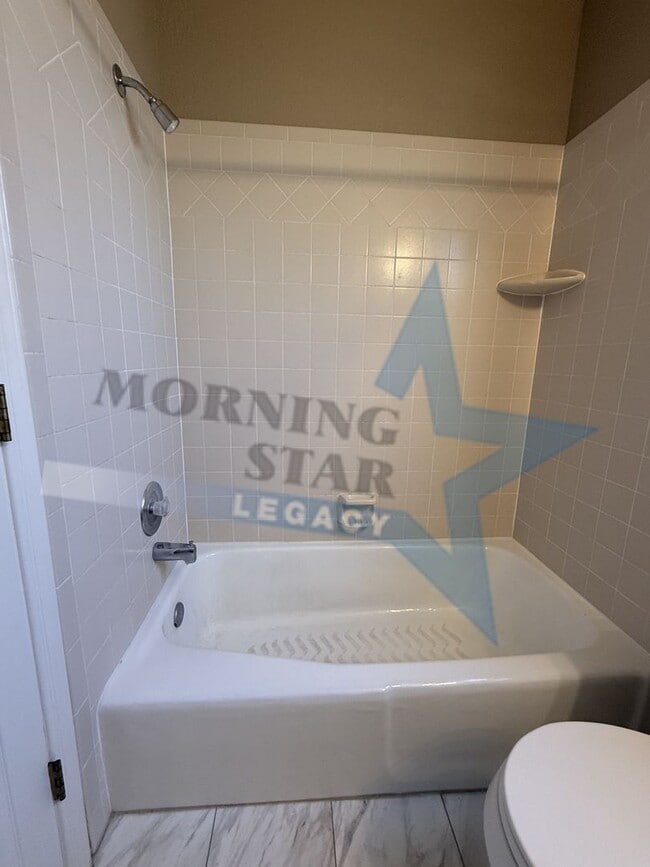 Building Photo - Roadrunner area! LOVELY two bedroom home.