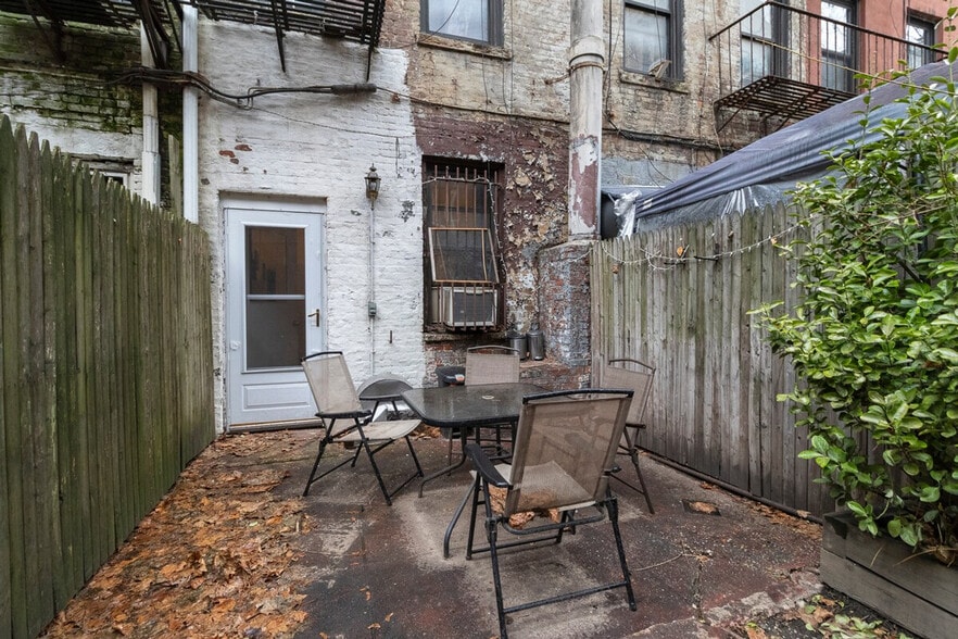 Building Photo - 1540-1552 1st Avenue-SI ID1032061P