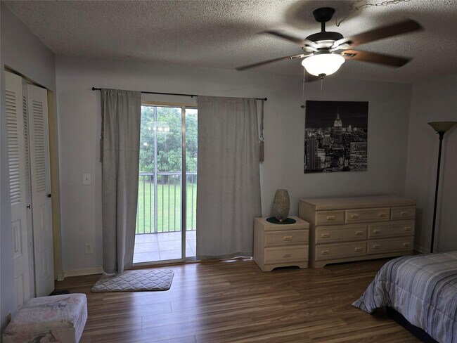 Building Photo - 13250 SW 4th Ct