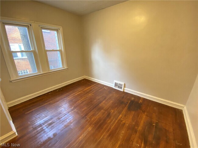 Building Photo - 1478 Sherbrook Rd