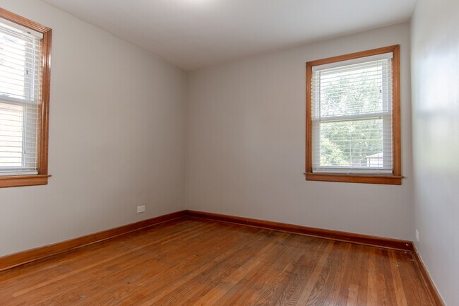 Building Photo - 301 Bohland Ave