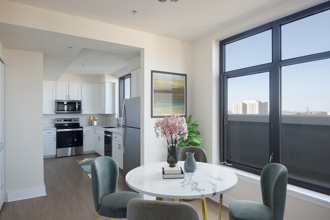 Building Photo - The Penthouses at Vendome Place