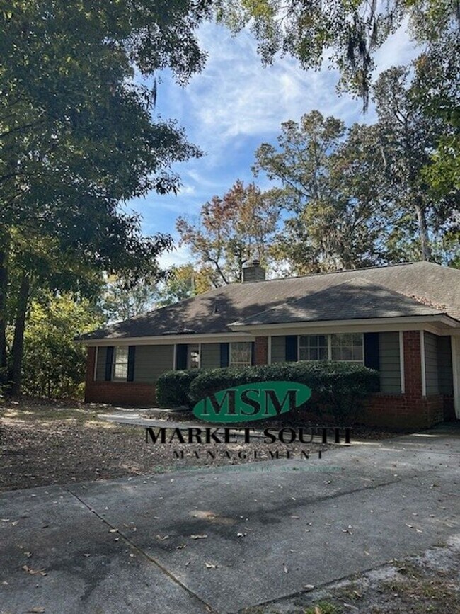 Building Photo - BRANDLEWOOD CUL-DE-SAC OFF GARRARD