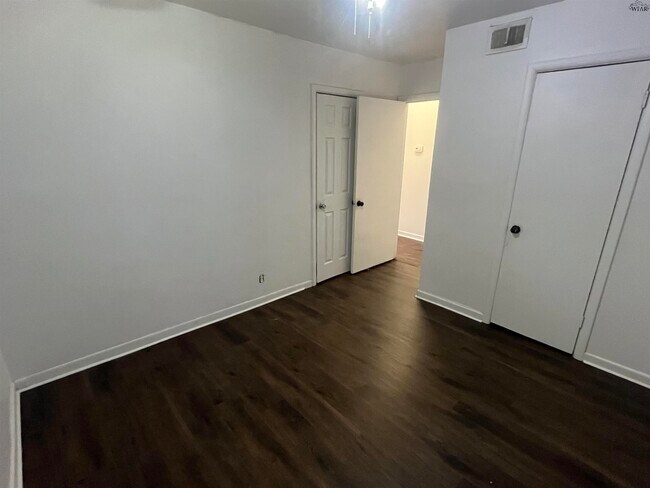 Building Photo - 1902 Huff St