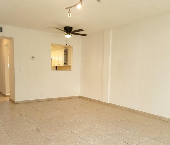 Building Photo - 1333 E Hallandale Beach Blvd