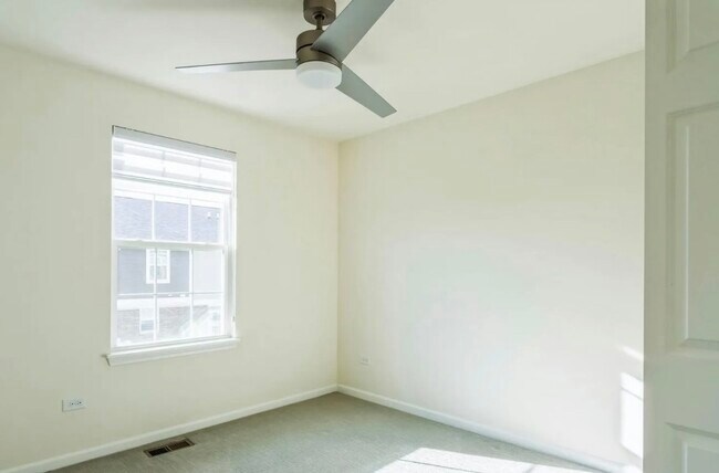 Building Photo - 4443 Monroe Ct