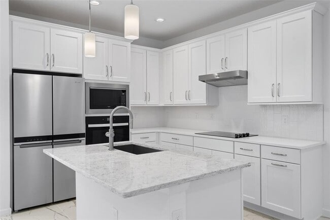 Building Photo - 1601 Pinecliff Dr