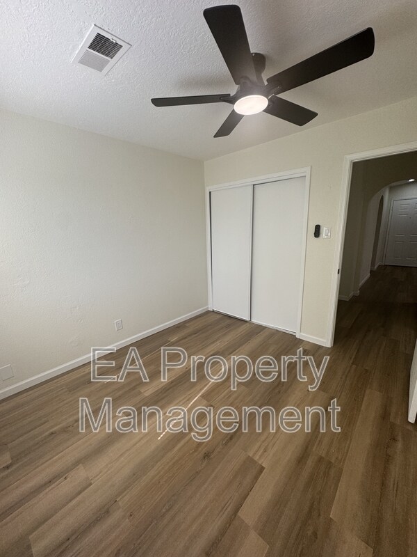 Building Photo - 4830 Aquamarine Dr NE