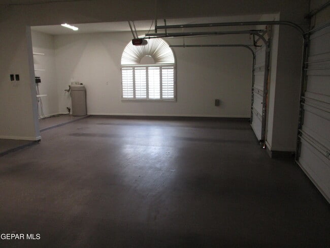 Building Photo - 2030 Paseo Del Prado Dr