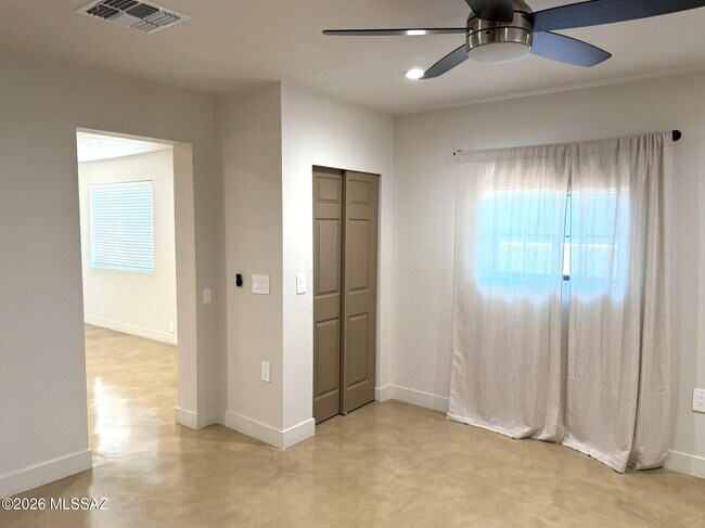 Building Photo - 426 S Stratford Dr