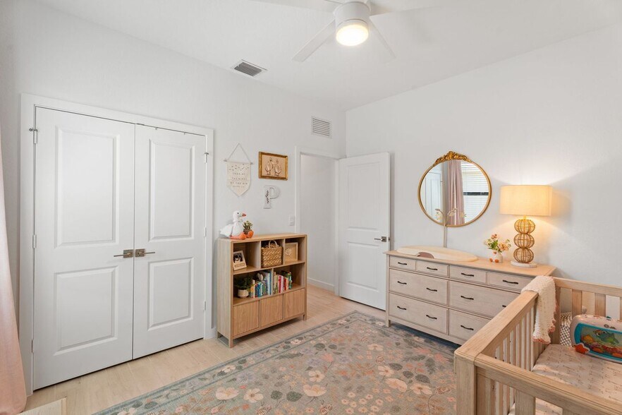 Building Photo - 5892 SE Sky Blue Cir
