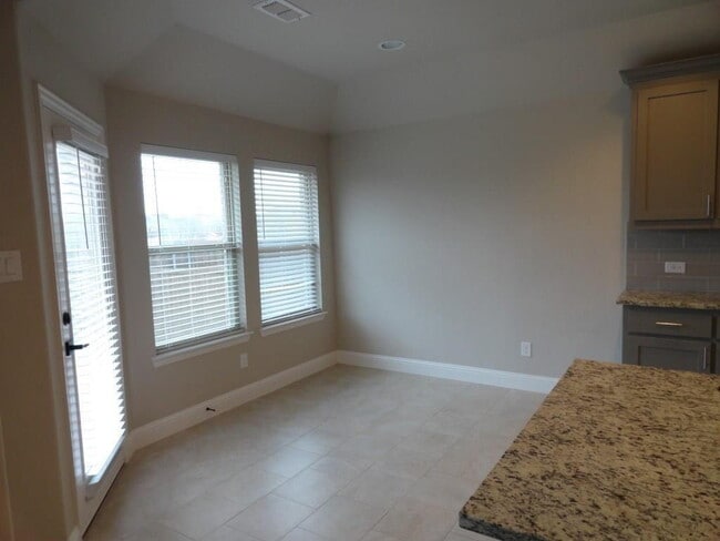 Building Photo - 309 Peachtree Ln