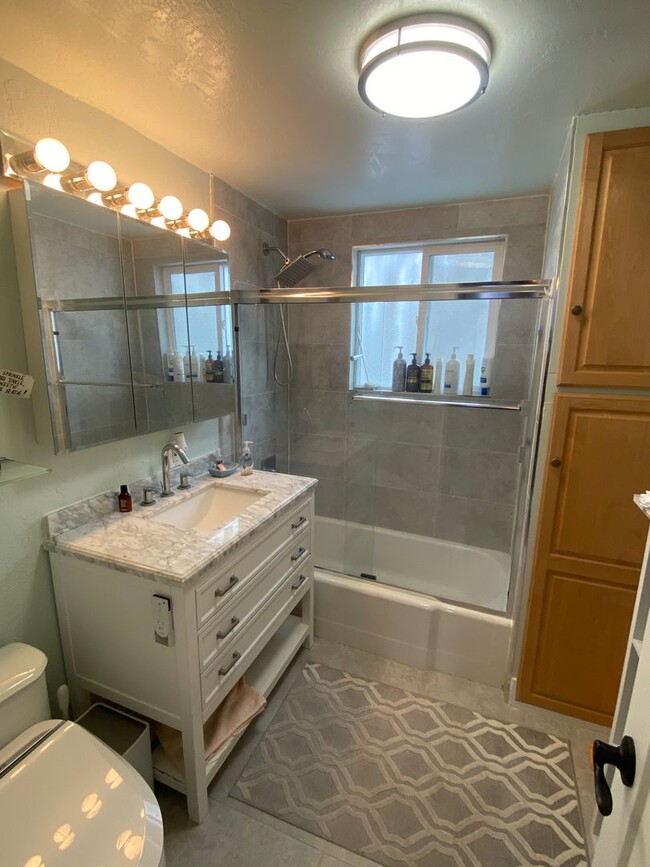 Building Photo - Lake Tahoe Furnished Rental