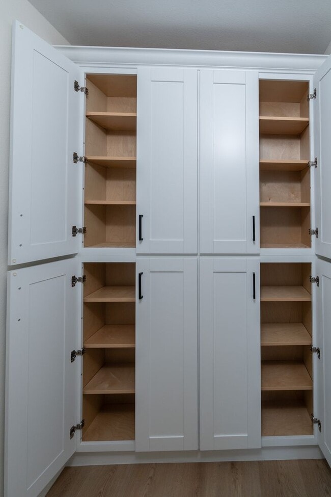 Building Photo - 2400DelM