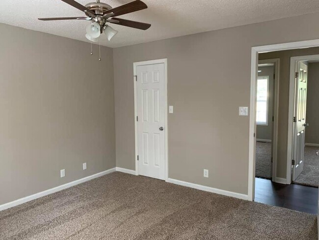 Building Photo - 2837 Teakwood Dr