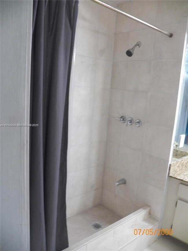 Building Photo - 600 N 35th Ave