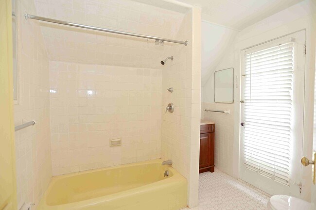 Building Photo - 259 Billings St