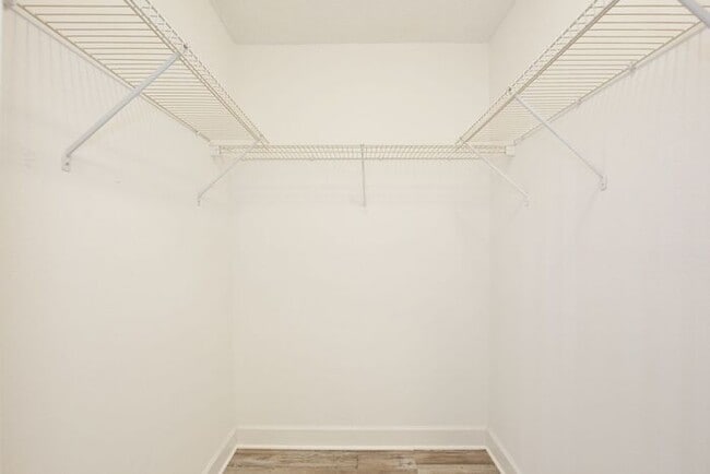 Building Photo - Spacious 3/2 Condo with a Cover Patio Area...