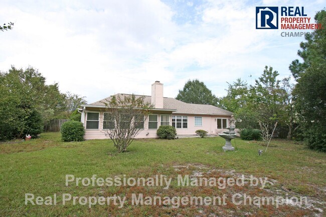 Building Photo - Spacious 3 BD/3 BA Home with Open Floorpla...