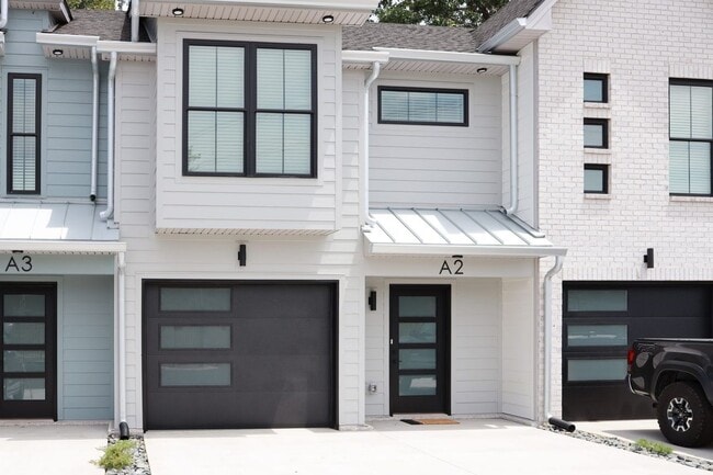 Building Photo - 725 Hornbuckle Rd