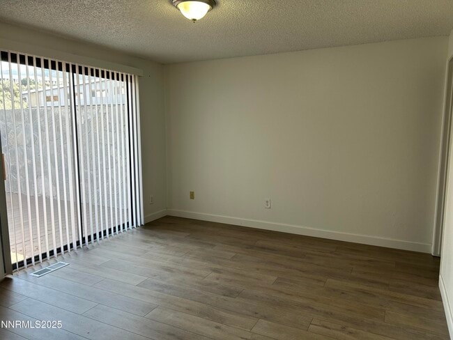 Building Photo - 6780 Peppermint Dr
