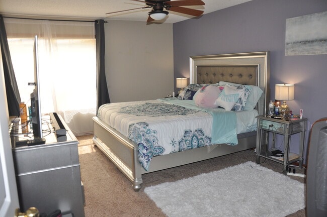 Building Photo - 9641 Linden Ln N