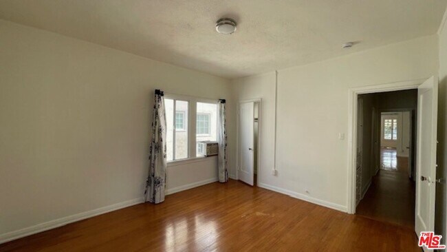 Building Photo - 635 N Plymouth Blvd