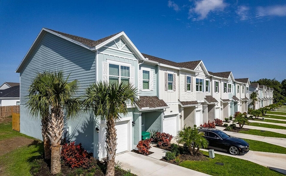 Townhome - Exterior - Crescent by Stella Homes